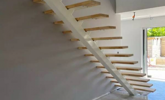 Installation d'escalier flottant, Montpellier, AMBIANCE MÉTAL